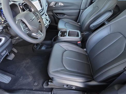New 2026 Chrysler Pacifica Select FWD image 7