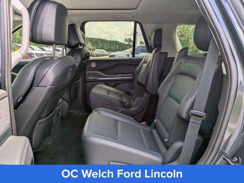 Certified 2026 Lincoln Navigator Reserve AWD/4WD image 9