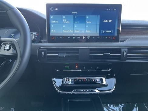 Used 2025 Lincoln Corsair Grand Touring image 32