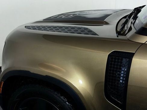 Certified 2024 Land Rover Defender 110 SE image 13