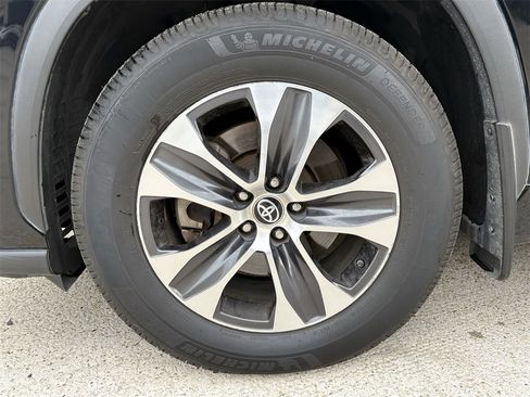 Used 2023 Toyota Highlander XSE image 9