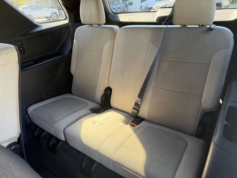 Used 2022 Chevrolet Traverse LS AWD/4WD image 13