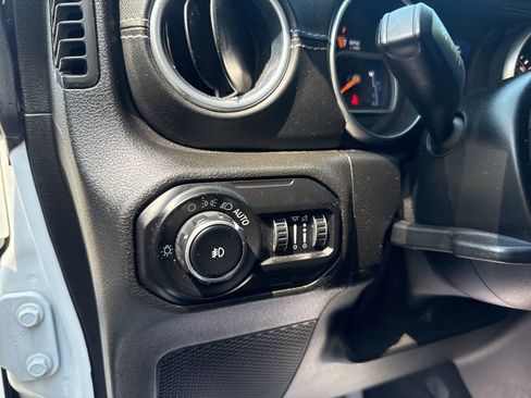 Used 2018 Jeep Wrangler Unlimited Sahara image 15