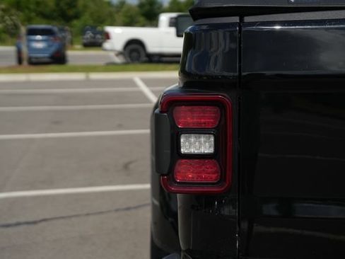 Used 2023 Jeep Gladiator Overland AWD/4WD image 42