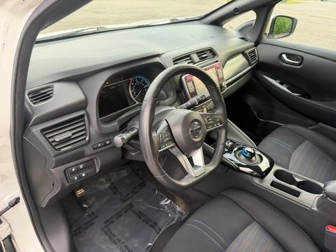 Used 2022 Nissan Leaf SV FWD image 23