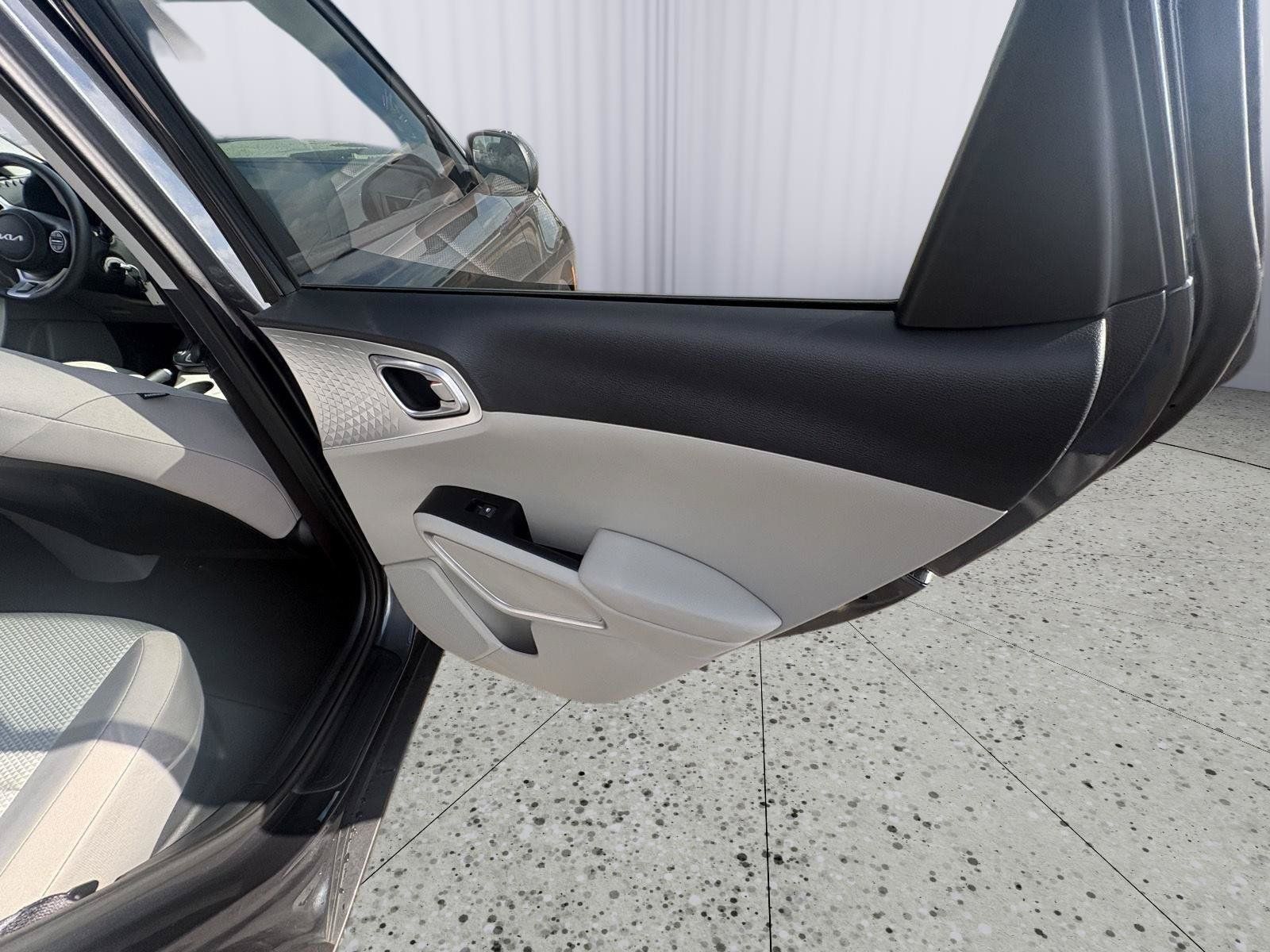 Used 2025 Kia Soul LX FWD image 17