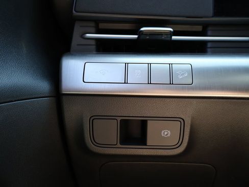 Used 2025 Hyundai Kona SEL FWD image 29