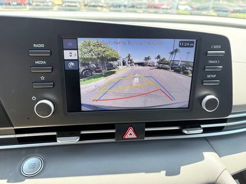 Used 2025 Hyundai Elantra Hybrid FWD image 18