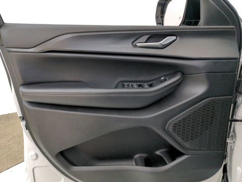 Used 2024 Jeep Grand Cherokee Altitude image 27