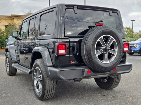Used 2023 Jeep Wrangler Unlimited Sahara image 9