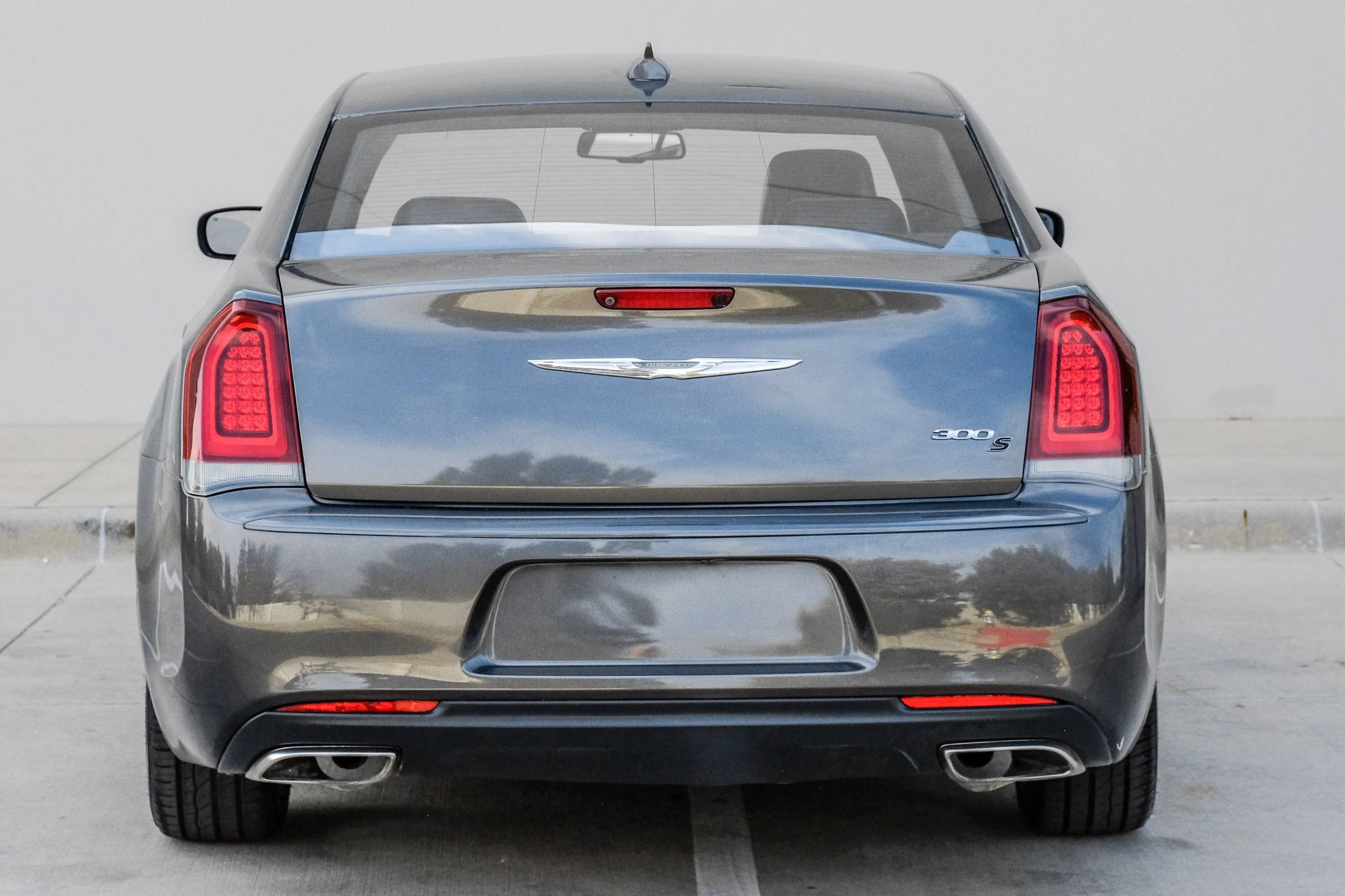 Used 2019 Chrysler 300 S RWD image 8