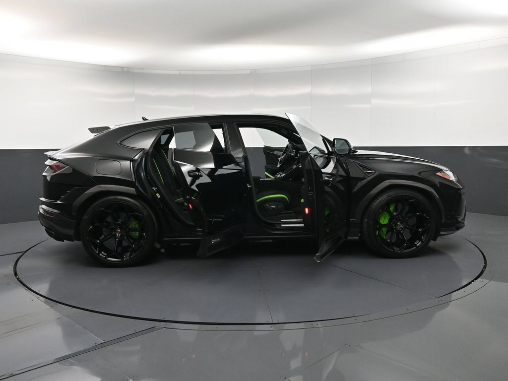 Used 2024 Lamborghini Urus Performante AWD/4WD image 41
