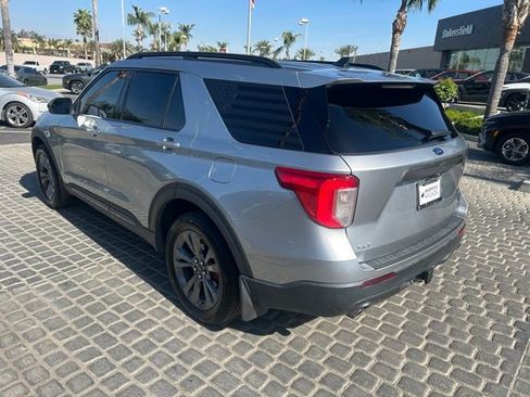 Used 2022 Ford Explorer XLT w/ Equipment Group 202A image 3