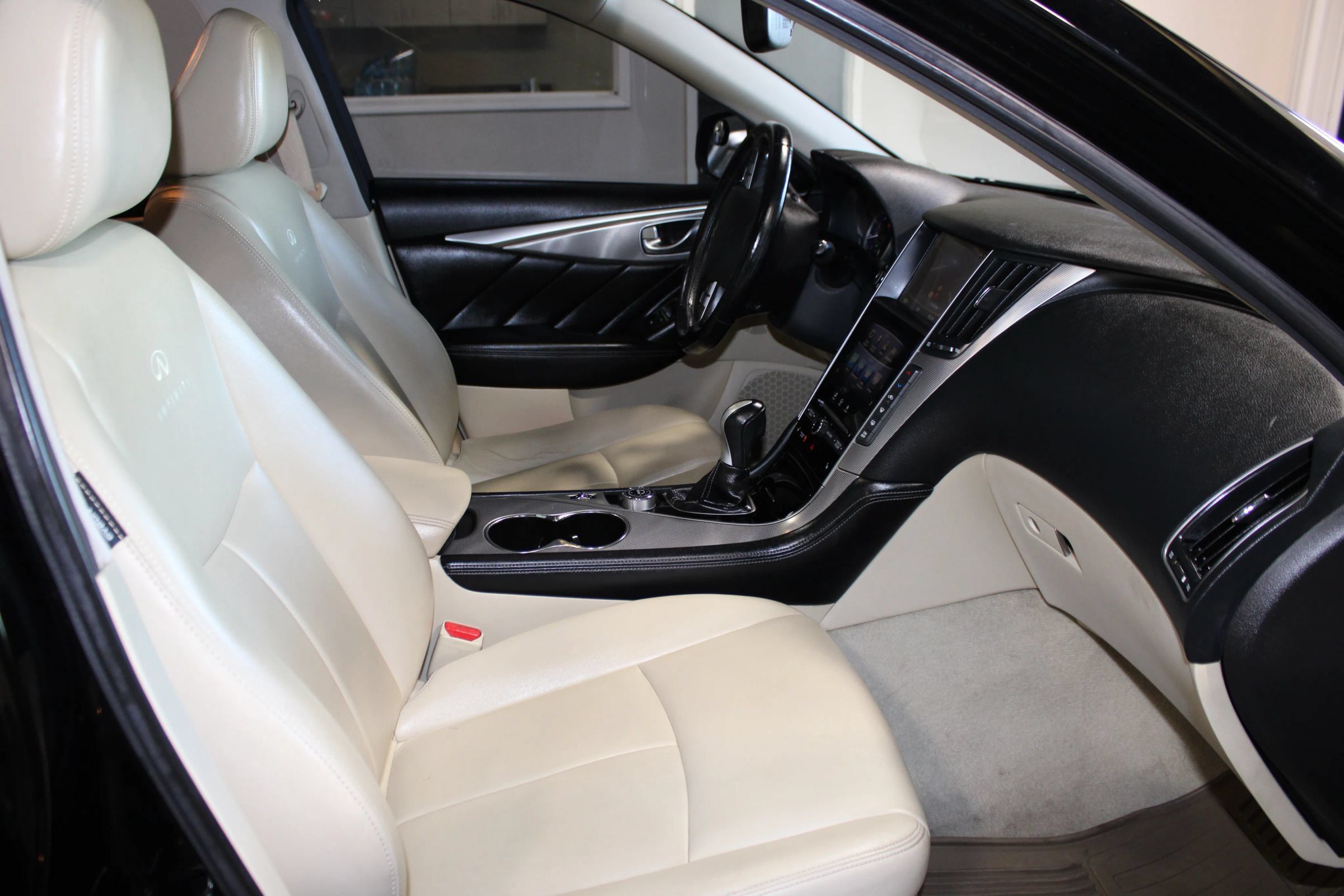 Used 2014 INFINITI Q50 Premium w/ Navigation Package AWD/4WD image 31