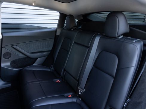 Used 2023 Tesla Model Y Performance image 23