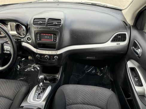 Used 2019 Dodge Journey SE image 31