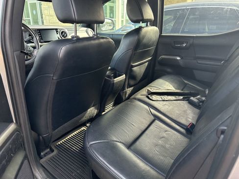 Used 2021 Toyota Tacoma Limited image 13