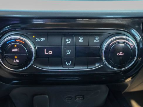 Used 2025 Chevrolet Trax LT FWD image 22