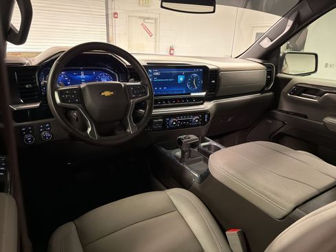 Used 2024 Chevrolet Silverado 1500 LTZ AWD/4WD image 29