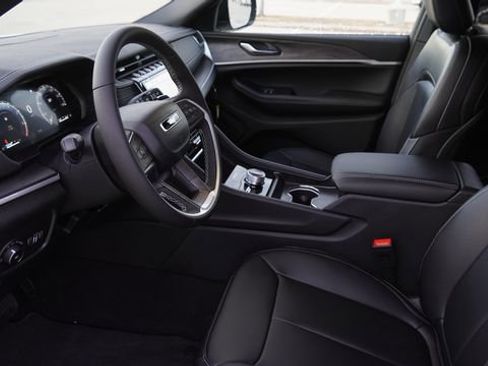 New 2025 Jeep Grand Cherokee Limited AWD/4WD image 19