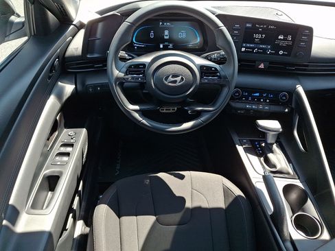 Certified 2025 Hyundai Elantra Sport FWD image 11