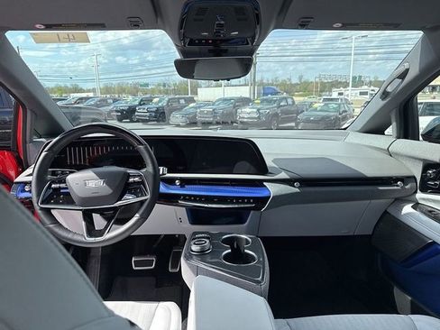 Used 2025 Cadillac Optiq Sport 2 image 18