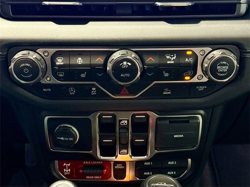 Used 2025 Jeep Gladiator Mojave w/ Convenience Group image 13