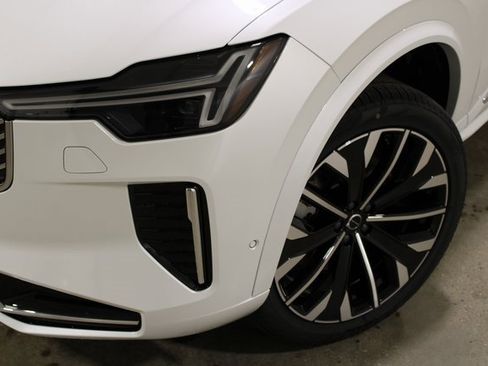 New 2025 Volvo XC90 T8 Plus w/ Protection Package Premier image 9