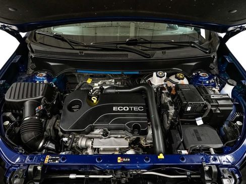 Used 2022 Chevrolet Equinox RS image 3