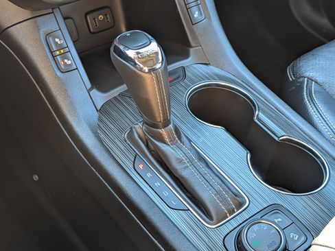 Used 2018 GMC Acadia SLT image 24