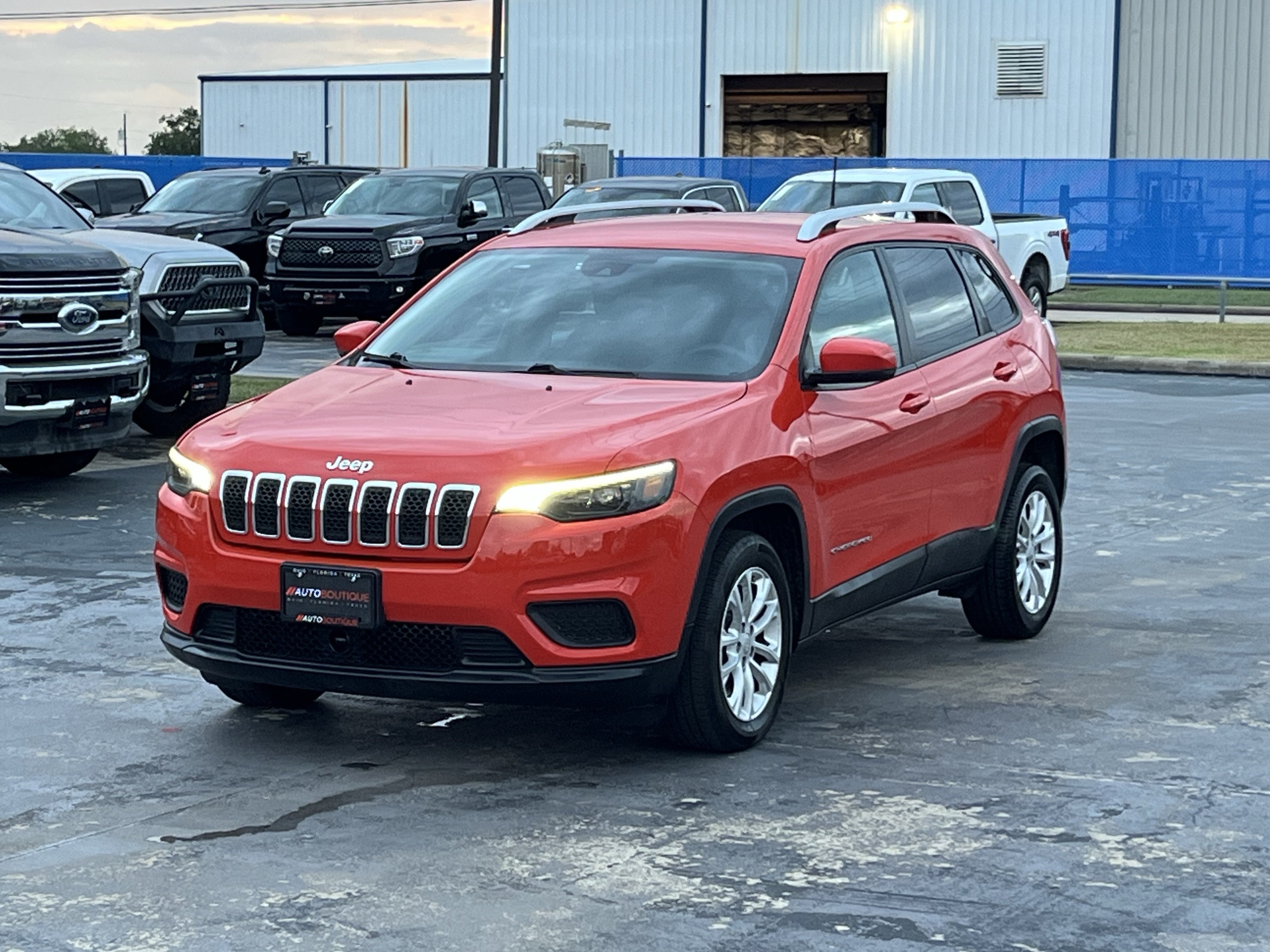 Used 2021 Jeep Cherokee Latitude FWD image 3