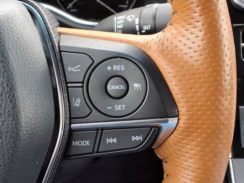 Used 2022 Toyota Avalon Limited image 22