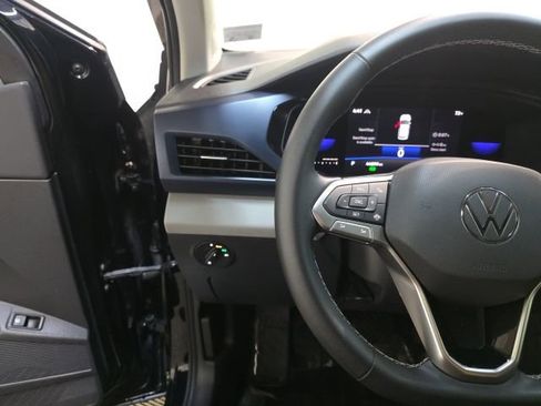 Certified 2022 Volkswagen Taos SE AWD/4WD image 16