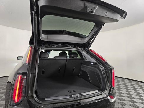 New 2026 Cadillac Optiq Luxury 1 image 7