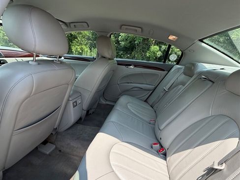 Used 2009 Buick Lucerne CXL FWD image 19