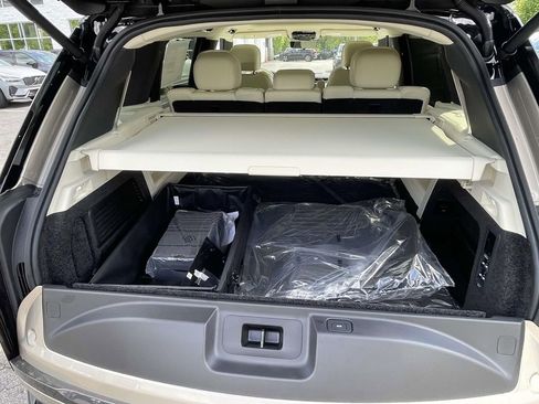 New 2026 Land Rover Range Rover Long Wheelbase SE AWD/4WD image 15