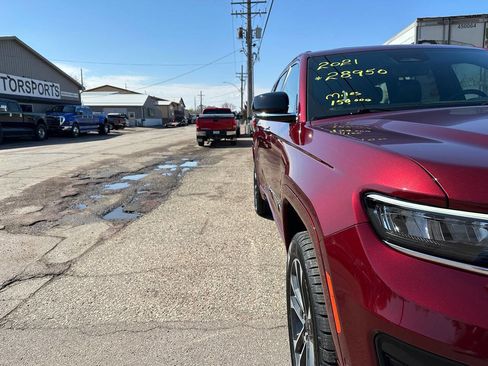 Used 2021 Jeep Grand Cherokee L Overland w/ Luxury Tech Group IV AWD/4WD image 26