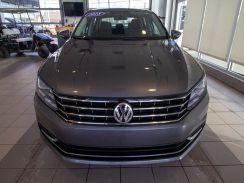 Used 2018 Volkswagen Passat 2.0T SE image 3