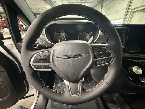 New 2026 Chrysler Pacifica Select image 24