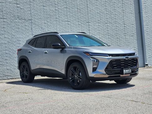 New 2026 Chevrolet Trax ACTIV w/ Sunroof Package FWD image 2