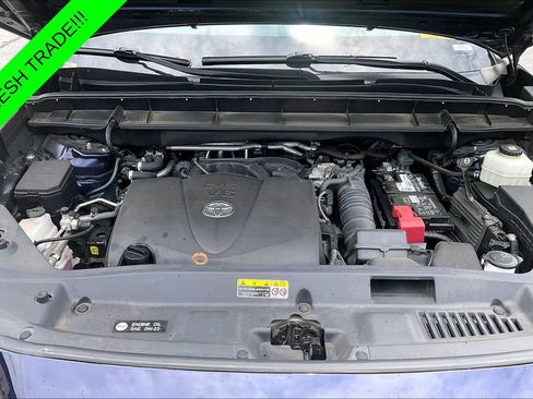 Used 2021 Toyota Highlander XLE AWD/4WD image 31