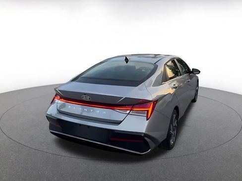 Used 2025 Hyundai Elantra SEL image 14