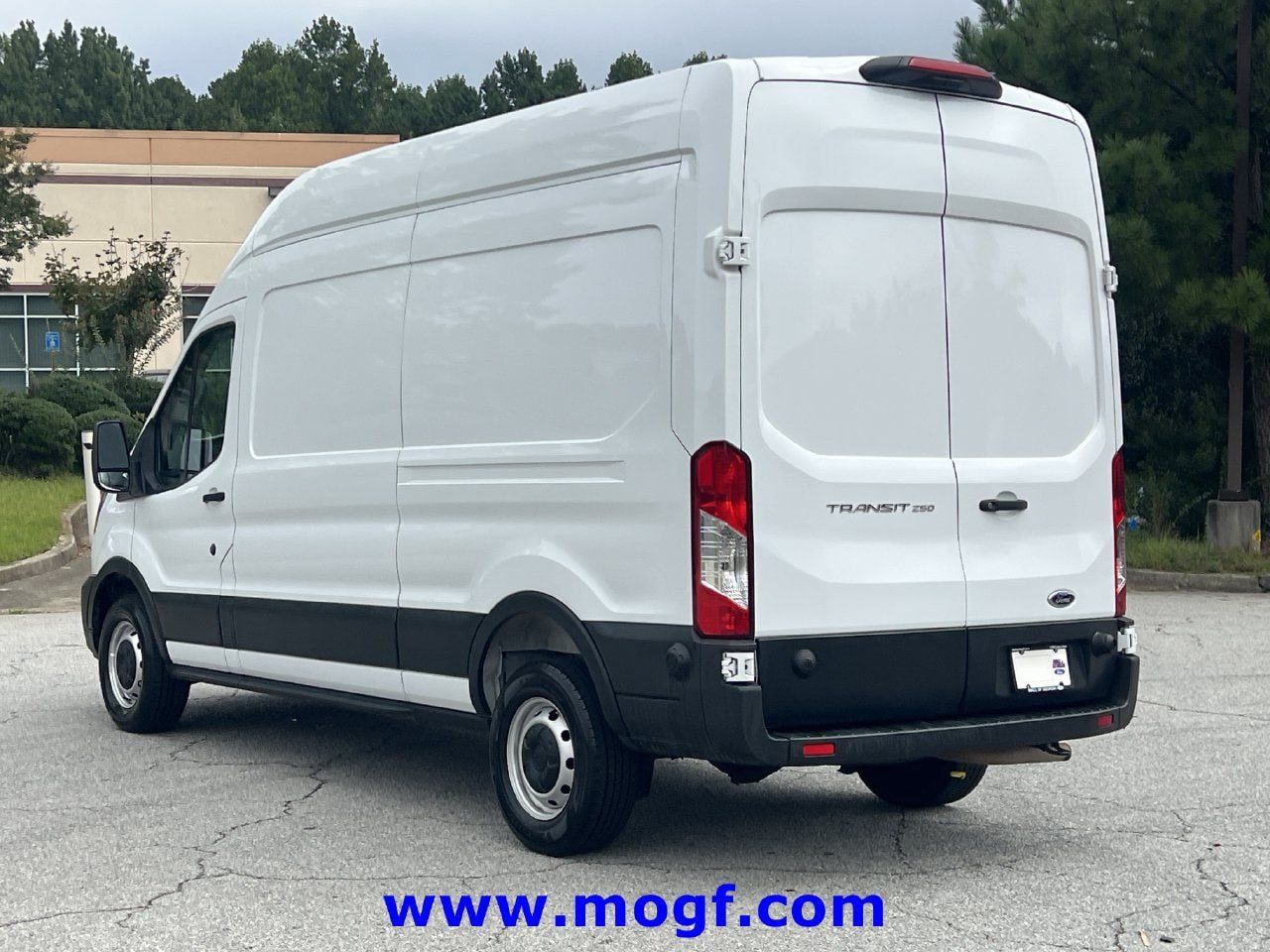 Used 2025 Ford Transit 250 148 High Roof RWD image 2