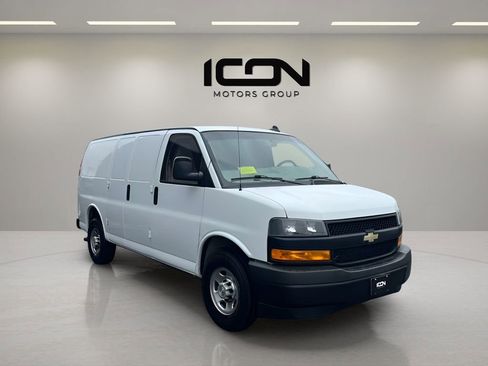 Used 2021 Chevrolet Express 2500 w/ Driver Convenience Package RWD image 8
