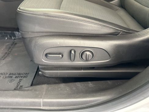 Used 2022 Buick Encore GX Select FWD image 40