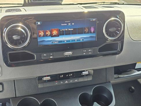 Used 2025 Mercedes-Benz Sprinter 2500 image 28