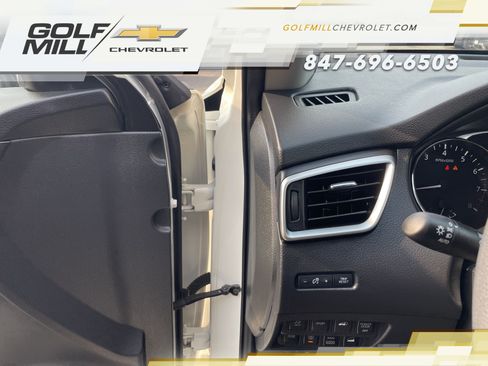 Used 2015 Nissan Rogue SV w/ SV Premium Package AWD/4WD image 15