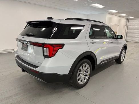 New 2026 Ford Explorer Active w/ Active Comfort Package image 6