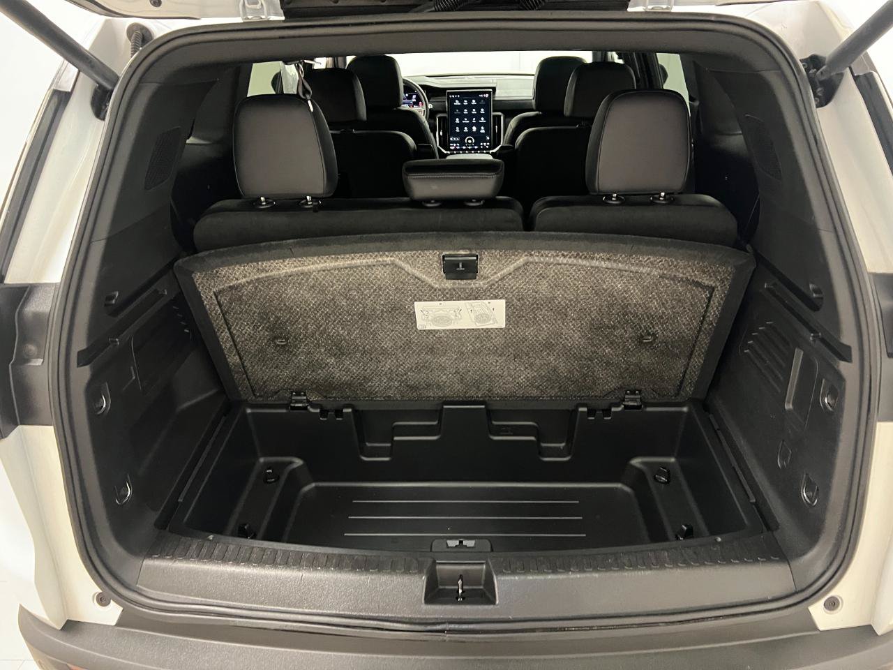 Used 2026 GMC Acadia Elevation w/ Elevation Premium Package AWD/4WD image 19