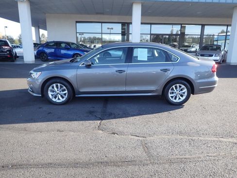 Used 2017 Volkswagen Passat 1.8T S FWD image 2
